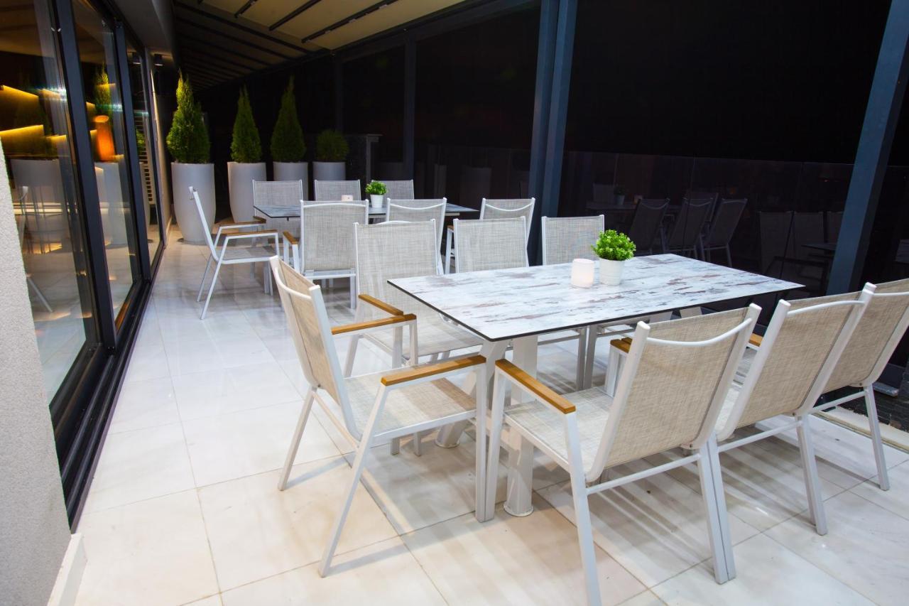 Hotel Sky Gevgelija Exterior photo A patio set